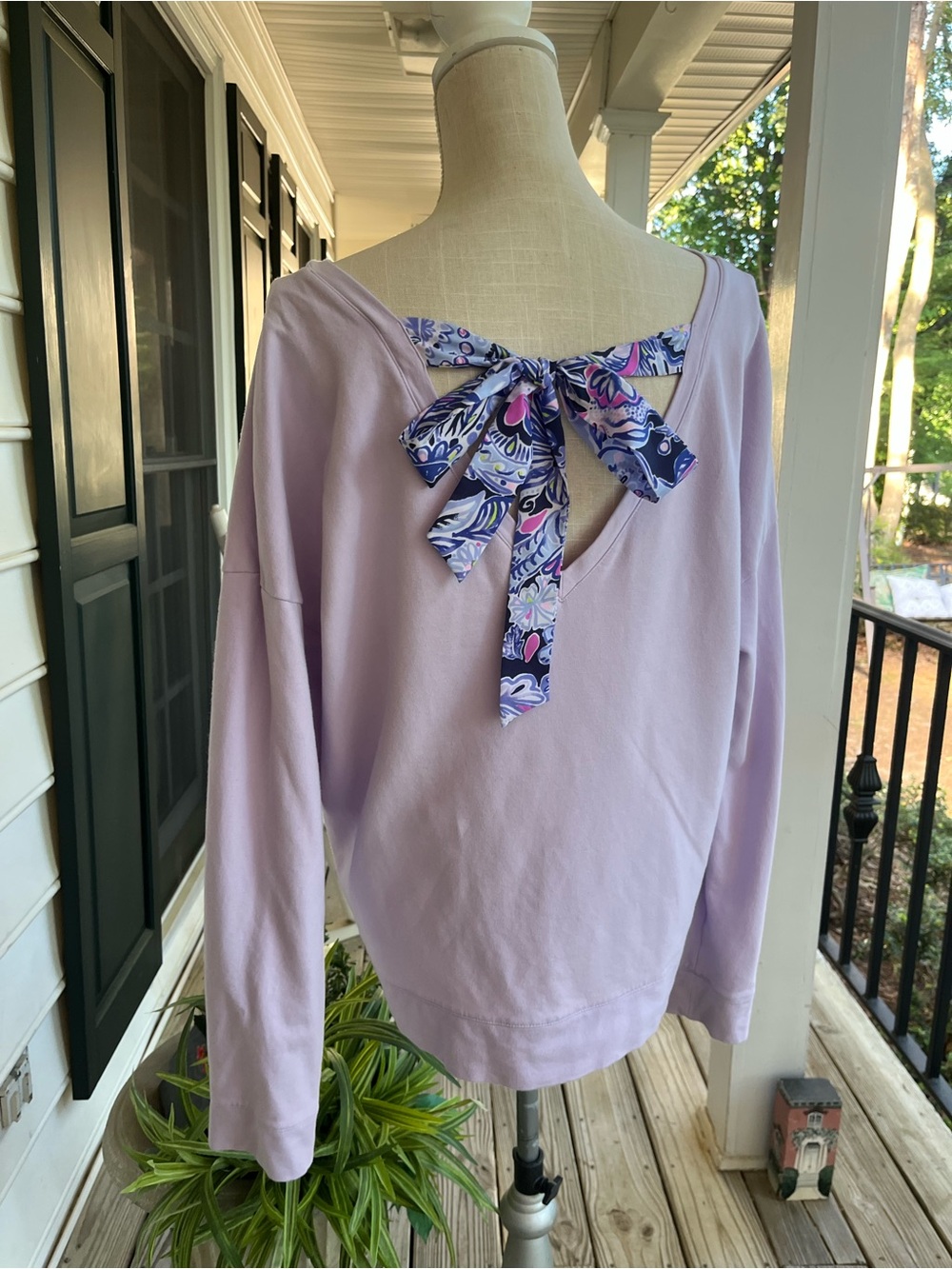 Lilly Pulitzer Dillon Cozy Pullover Lilac with back Tie, XL, Good Condition